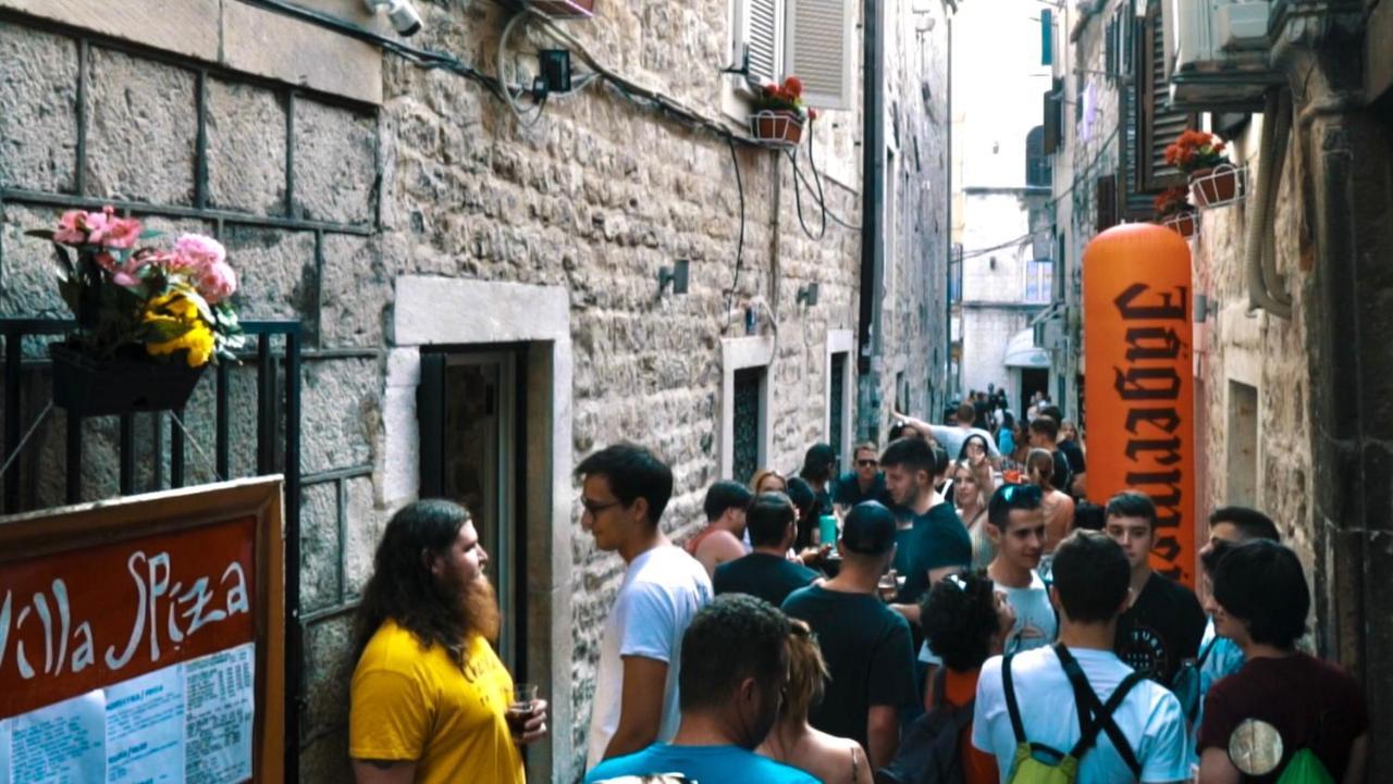 Booze & Snooze Social Hostel Split Exterior photo